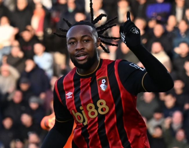 曼聯(lián)引援塞梅尼奧：堅守薪資結(jié)構(gòu)，競爭態(tài)勢復(fù)雜